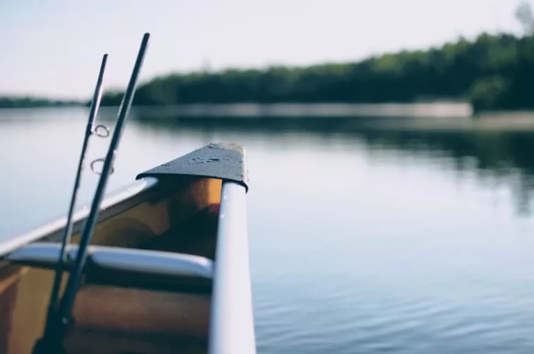Pecheur en kayak