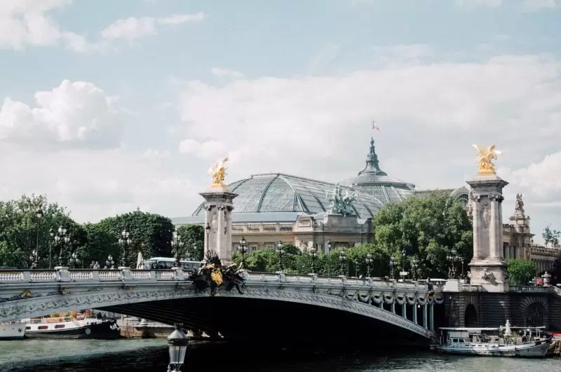 Paris : Le Grand Palais et le Pont Alexandre III