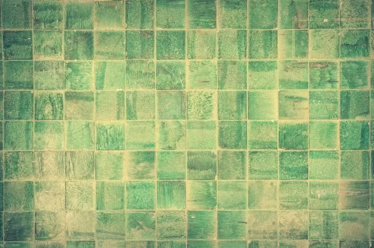Peindre le carrelage de sa salle de bain : quelle peinture choisir ?