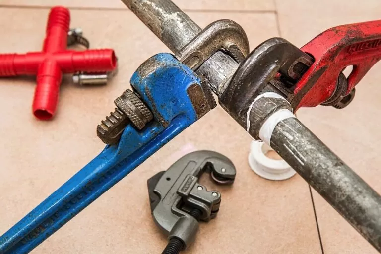 Qui contacter pour refaire la plomberie dans sa maison ?