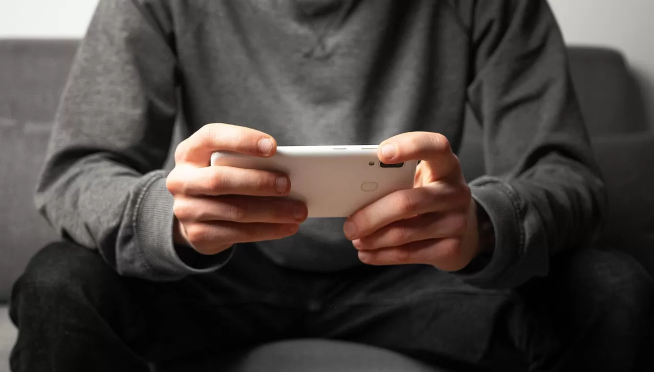 play to earn iphone
