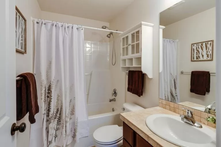 Quel meuble de salle de bain IKEA choisir ?