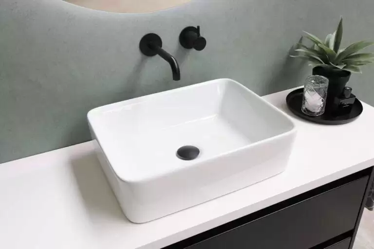 Guide pour réparer un lavabo en résine fissuré